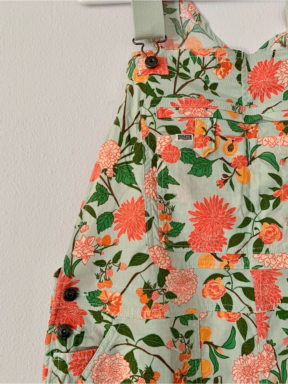 NWT Duluth XL x31L Heirloom Gardening Bib Overalls Mint Summer Dahlia Bibs Farm - Picture 3 of 7